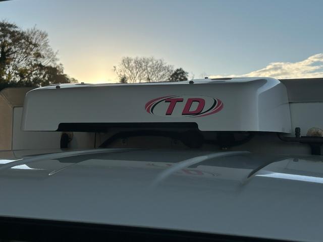 ミニキャブトラック ４ＷＤ　冷蔵冷凍車　中温‐５℃設定　菱重コールドチェーン　２コンプレッサー冷凍機　片側スライドドア　リヤワンタッチ扉　９０度ストッパー　樹脂製スノコ　庫内ライト　荷箱カギ（44枚目）