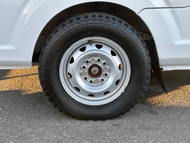 ミニキャブトラック ４ＷＤ　冷蔵冷凍車　中温‐５℃設定　菱重コールドチェーン　２コンプレッサー冷凍機　片側スライドドア　リヤワンタッチ扉　９０度ストッパー　樹脂製スノコ　庫内ライト　荷箱カギ（45枚目）