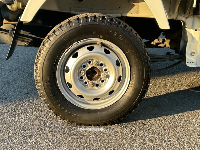 ミニキャブトラック ４ＷＤ　冷蔵冷凍車　中温‐５℃設定　菱重コールドチェーン　２コンプレッサー冷凍機　片側スライドドア　リヤワンタッチ扉　９０度ストッパー　樹脂製スノコ　庫内ライト　荷箱カギ（47枚目）