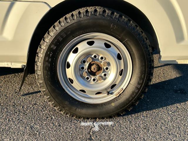 ミニキャブトラック ４ＷＤ　冷蔵冷凍車　中温‐５℃設定　菱重コールドチェーン　２コンプレッサー冷凍機　片側スライドドア　リヤワンタッチ扉　９０度ストッパー　樹脂製スノコ　庫内ライト　荷箱カギ（48枚目）