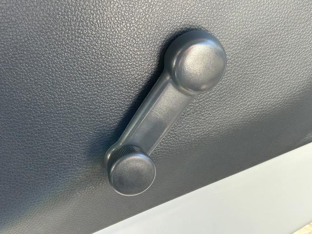 ミニキャブトラック 冷蔵冷凍車 中温-5℃設定 菱重コールドチェーン2コンプ仕様 2コンプレッサー冷凍機 片側スライドドア リヤワンタッチ扉 助手席エアバッグ ABS 90度ストッパー 樹脂製スノコ 庫内ライト 荷箱カギ(28枚目)