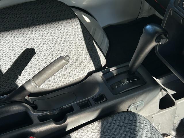 ミニキャブトラック 冷蔵冷凍車 中温-5℃設定 菱重コールドチェーン2コンプ仕様 2コンプレッサー冷凍機 片側スライドドア リヤワンタッチ扉 助手席エアバッグ ABS 90度ストッパー 樹脂製スノコ 庫内ライト 荷箱カギ(29枚目)