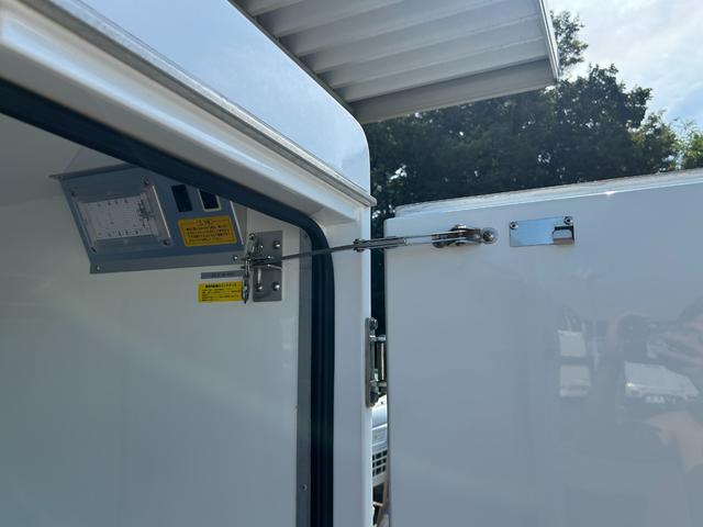 ハイゼットトラック 4WD FRP中温冷蔵冷凍車 -7℃設定 デンソー冷凍機 片側スライドドア リヤワンタッチ扉 スマートアシスト 障害物センサー 90度ストッパー 樹脂製スノコ 庫内ライト 荷箱カギ(21枚目)