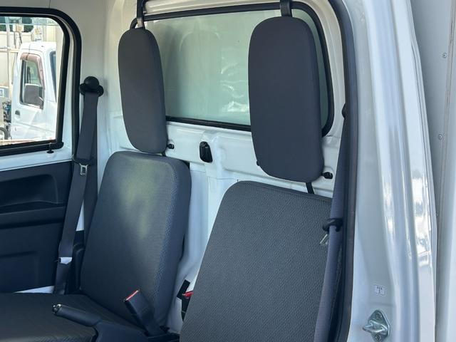 ハイゼットトラック 4WD FRP中温冷蔵冷凍車 -7℃設定 デンソー冷凍機 片側スライドドア リヤワンタッチ扉 スマートアシスト 障害物センサー 90度ストッパー 樹脂製スノコ 庫内ライト 荷箱カギ(33枚目)