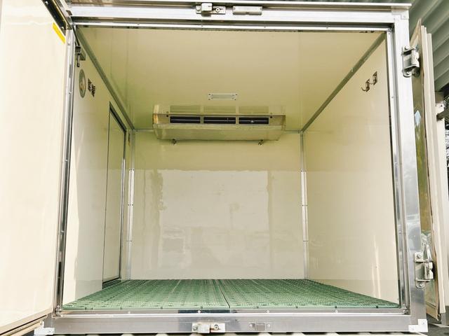 ハイゼットトラック 冷蔵冷凍車 中温-5℃設定 日章冷凍2コンプレッサー冷凍機 片側スライドドア リヤロックロッド扉 ABS 90度ストッパー 樹脂製スノコ 庫内ライト 荷箱カギ(6枚目)