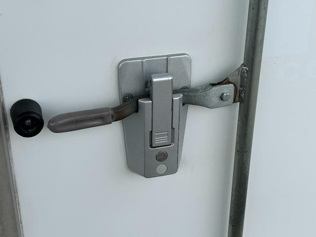 ハイゼットトラック 冷蔵冷凍車 中温-5℃設定 日章冷凍2コンプレッサー冷凍機 片側スライドドア リヤロックロッド扉 ABS 90度ストッパー 樹脂製スノコ 庫内ライト 荷箱カギ(39枚目)