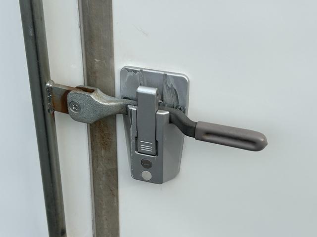 ハイゼットトラック 冷蔵冷凍車 中温-5℃設定 日章冷凍2コンプレッサー冷凍機 片側スライドドア リヤロックロッド扉 ABS 90度ストッパー 樹脂製スノコ 庫内ライト 荷箱カギ(40枚目)