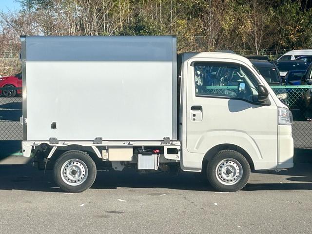 ハイゼットトラック スタンバイ付き低温冷蔵冷凍車 -20℃設定 2コンプ仕様 エレクール2コンプレッサー仕様 片側スライドドア 外部電源用スタンバイケーブル スマートアシスト スマートキー プッシュスタート 電動格納ミラー PW ETC 90度ストッパー 樹脂製スノコ(12枚目)