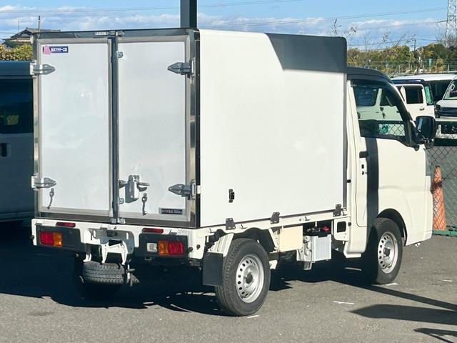 ハイゼットトラック スタンバイ付き低温冷蔵冷凍車 -20℃設定 2コンプ仕様 エレクール2コンプレッサー仕様 片側スライドドア 外部電源用スタンバイケーブル スマートアシスト スマートキー プッシュスタート 電動格納ミラー PW ETC 90度ストッパー 樹脂製スノコ(14枚目)