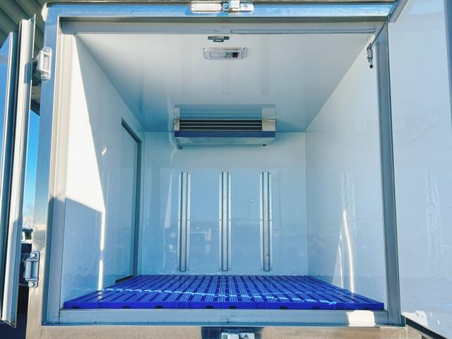 ハイゼットトラック スタンバイ付き低温冷蔵冷凍車 -20℃設定 2コンプ仕様 エレクール2コンプレッサー仕様 片側スライドドア 外部電源用スタンバイケーブル スマートアシスト スマートキー プッシュスタート 電動格納ミラー PW ETC 90度ストッパー 樹脂製スノコ(16枚目)