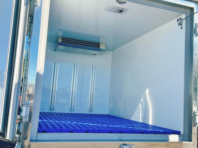 ハイゼットトラック スタンバイ付き低温冷蔵冷凍車 -20℃設定 2コンプ仕様 エレクール2コンプレッサー仕様 片側スライドドア 外部電源用スタンバイケーブル スマートアシスト スマートキー プッシュスタート 電動格納ミラー PW ETC 90度ストッパー 樹脂製スノコ(18枚目)
