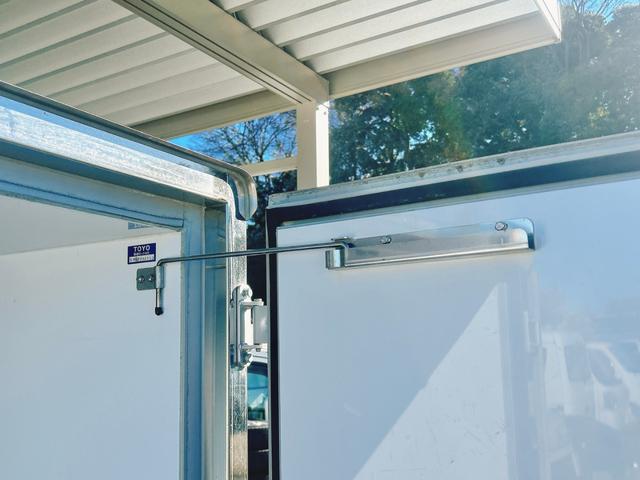 ハイゼットトラック スタンバイ付き低温冷蔵冷凍車 -20℃設定 2コンプ仕様 エレクール2コンプレッサー仕様 片側スライドドア 外部電源用スタンバイケーブル スマートアシスト スマートキー プッシュスタート 電動格納ミラー PW ETC 90度ストッパー 樹脂製スノコ(21枚目)