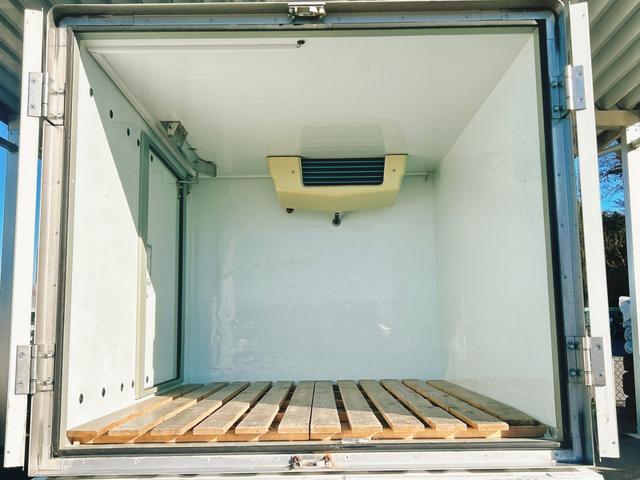 キャリイトラック 冷蔵冷凍車 中温‐5℃設定 キャリイ食品シリーズ スズキ純正 キャリイ食品シリーズ 片側スライドドア リヤワンタッチ扉 キーレス パワーウィンドウ ETC 助手席エアバッグ ABS スノコ 庫内ライト 荷箱カギ(6枚目)