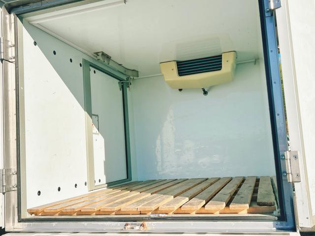 キャリイトラック 冷蔵冷凍車 中温‐5℃設定 キャリイ食品シリーズ スズキ純正 キャリイ食品シリーズ 片側スライドドア リヤワンタッチ扉 キーレス パワーウィンドウ ETC 助手席エアバッグ ABS スノコ 庫内ライト 荷箱カギ(17枚目)