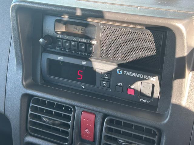 キャリイトラック 冷蔵冷凍車 中温‐5℃設定 キャリイ食品シリーズ スズキ純正 キャリイ食品シリーズ 片側スライドドア リヤワンタッチ扉 キーレス パワーウィンドウ ETC 助手席エアバッグ ABS スノコ 庫内ライト 荷箱カギ(25枚目)