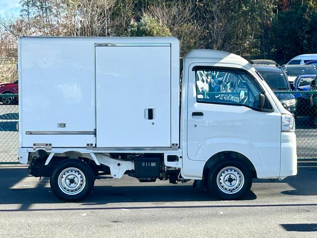 ハイゼットトラック FRP中温冷蔵冷凍車 -7℃設定 デンソー冷凍機 ダイハツ純正 両側スライドドア リヤワンタッチ扉 助手席エアバッグ ABS 90度ストッパー 樹脂製スノコ 庫内ライト 荷箱カギ(12枚目)