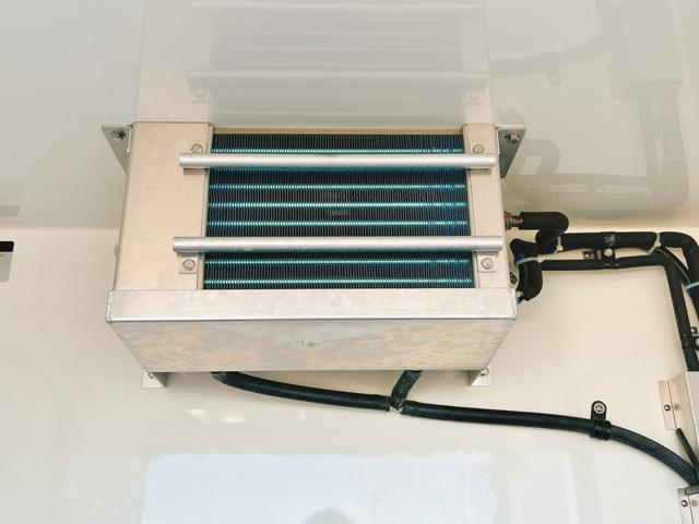 ハイゼットトラック FRP中温冷蔵冷凍車 -7℃設定 デンソー冷凍機 ダイハツ純正 両側スライドドア リヤワンタッチ扉 助手席エアバッグ ABS 90度ストッパー 樹脂製スノコ 庫内ライト 荷箱カギ(20枚目)