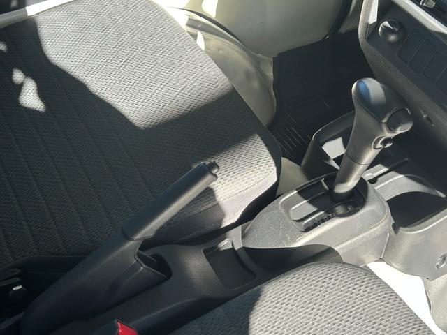 ハイゼットトラック FRP中温冷蔵冷凍車 -7℃設定 デンソー冷凍機 ダイハツ純正 両側スライドドア リヤワンタッチ扉 助手席エアバッグ ABS 90度ストッパー 樹脂製スノコ 庫内ライト 荷箱カギ(30枚目)