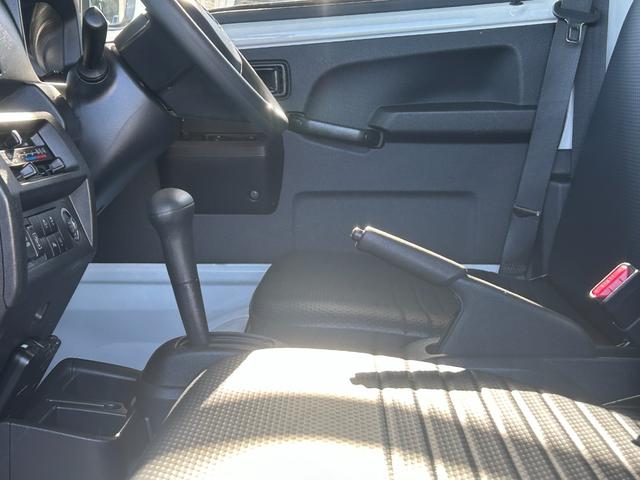 ハイゼットトラック FRP中温冷蔵冷凍車 -7℃設定 デンソー冷凍機 片側スライドドア スマートアシスト LED・省力パック スマートインナーミラー プッシュスタート 電動格納ミラー 純正ナビ・TV・Bカメラ・ETC 90度ストッパー 樹脂製スノコ 庫内ライト(44枚目)