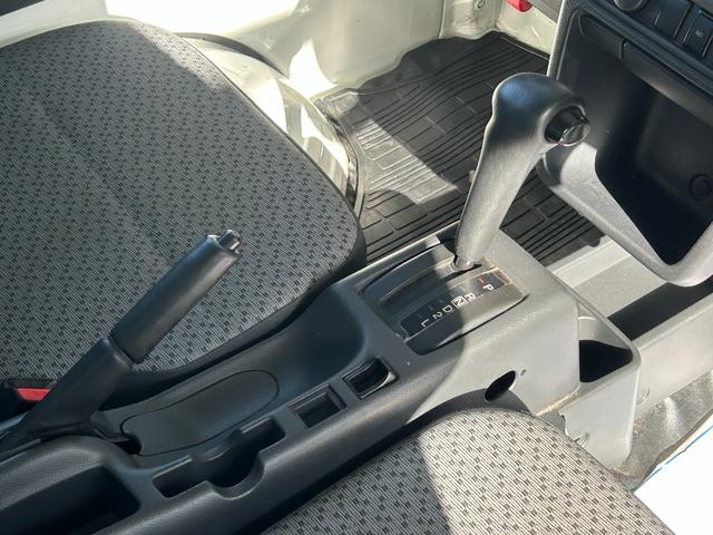 キャリイトラック ４ＷＤ　低温冷蔵冷凍車　－２０℃設定　キャリイ食品シリーズ　サーモキング冷凍機　片側スライドドア　リヤロックロッド扉　キーレス　パワーウィンドウ　ＥＴＣ　助手席エアバッグ　ＡＢＳ　スノコ　荷箱カギ（27枚目）