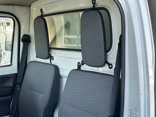 キャリイトラック ４ＷＤ　低温冷蔵冷凍車　－２０℃設定　キャリイ食品シリーズ　サーモキング冷凍機　片側スライドドア　リヤロックロッド扉　キーレス　パワーウィンドウ　ＥＴＣ　助手席エアバッグ　ＡＢＳ　スノコ　荷箱カギ（31枚目）