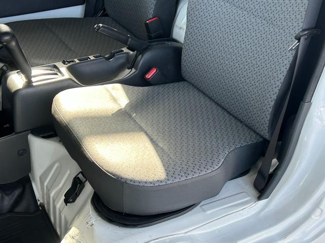 キャリイトラック ４ＷＤ　低温冷蔵冷凍車　－２０℃設定　キャリイ食品シリーズ　サーモキング冷凍機　片側スライドドア　リヤロックロッド扉　キーレス　パワーウィンドウ　ＥＴＣ　助手席エアバッグ　ＡＢＳ　スノコ　荷箱カギ（32枚目）