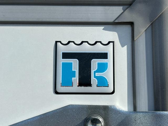 キャリイトラック ４ＷＤ　低温冷蔵冷凍車　－２０℃設定　キャリイ食品シリーズ　サーモキング冷凍機　片側スライドドア　リヤロックロッド扉　キーレス　パワーウィンドウ　ＥＴＣ　助手席エアバッグ　ＡＢＳ　スノコ　荷箱カギ（42枚目）