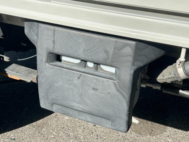 キャリイトラック ４ＷＤ　低温冷蔵冷凍車　－２０℃設定　キャリイ食品シリーズ　サーモキング冷凍機　片側スライドドア　リヤロックロッド扉　キーレス　パワーウィンドウ　ＥＴＣ　助手席エアバッグ　ＡＢＳ　スノコ　荷箱カギ（43枚目）