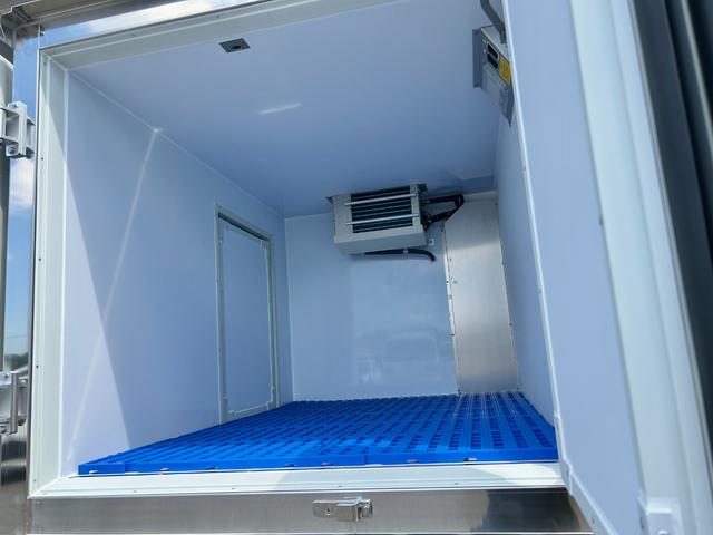 ハイゼットトラック 低温冷蔵冷凍車　－２２℃設定　ダイハツ純正　デンソー冷凍機　カラーアルミ低温冷蔵冷凍車　片側ドア　リアロックロッド扉　スマートアシスト　ＬＥＤパック　省力パック　プッシュスタート　電動格納ミラー　デジタルインナーミラー　樹脂製スノコ　９０度ストッパー（17枚目）
