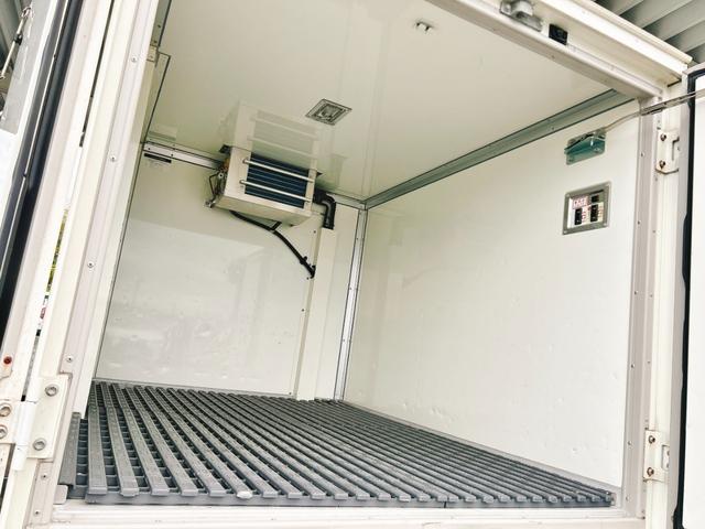 ハイゼットトラック ４ＷＤ　冷蔵冷凍車　中温－７℃設定　デンソー冷凍機　片側スライドドア　リヤワンタッチ扉　キーレス　パワーウィンドウ　ＥＴＣ　９０度ストッパー　樹脂製スノコ　庫内ライト　荷箱カギ（18枚目）