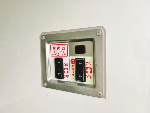 ハイゼットトラック ４ＷＤ　冷蔵冷凍車　中温－７℃設定　デンソー冷凍機　片側スライドドア　リヤワンタッチ扉　キーレス　パワーウィンドウ　ＥＴＣ　９０度ストッパー　樹脂製スノコ　庫内ライト　荷箱カギ（21枚目）