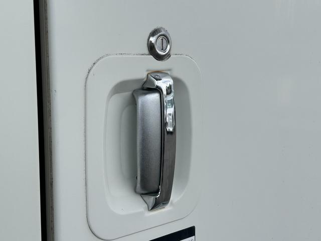 ハイゼットトラック ４ＷＤ　冷蔵冷凍車　中温－７℃設定　デンソー冷凍機　片側スライドドア　リヤワンタッチ扉　キーレス　パワーウィンドウ　ＥＴＣ　９０度ストッパー　樹脂製スノコ　庫内ライト　荷箱カギ（44枚目）