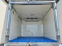 ＮＴ１００クリッパートラック 低温冷蔵冷凍車　－２５℃設定　日章冷凍２コンプレッサー仕様　薄箱５０ｍｍ仕様　薄型エバポレータ　片側スライドドア　リヤロックロット扉　助手席エアバッグ　ＡＢＳ　バックカメラ　ＥＴＣ　左右９０度ストッパー　樹脂製スノコ　庫内ライト（6枚目）