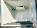 低温冷蔵冷凍車－３０℃設定　菱重コールドチェーン２コンプ仕様　菱重コールドチェーン２コンプレッサー冷凍機　片側スライドドア　リヤロックロッド扉　社外ナビ・ＴＶ・ＥＴＣ　助手席エアバッグ　ＡＢＳ　９０度ストッパー　樹脂製スノコ　庫内ライト　荷箱カギ（17枚目）