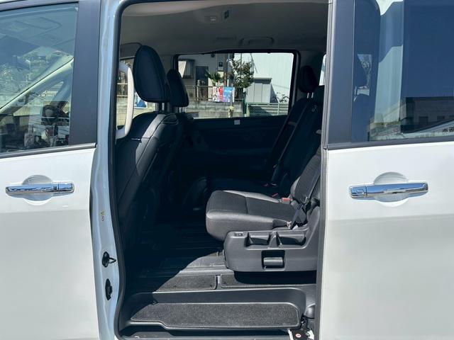 セレナ ハイウェイスターＶ　両側電動スライドドア　メーカーナビ　全周囲モニター　ＴＶ　ＥＴＣ　デジタルインナーミラー　シートヒーター　ハンドルヒーター　ヘッドライトＬＥＤ　プロパイロット　電動パーキングブレーキ　シフトスイッチ（20枚目）