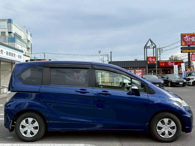 フリード GH 電動スライドドア ナビ TV ETC バックモニター ヘッドライトHID オートライト スマートキー オートエアコン 電動格納ミラー サイドバイザー パワーウィンドウ VSA 純正ホイールキャップ(4枚目)