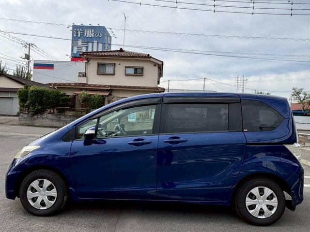 フリード GH 電動スライドドア ナビ TV ETC バックモニター ヘッドライトHID オートライト スマートキー オートエアコン 電動格納ミラー サイドバイザー パワーウィンドウ VSA 純正ホイールキャップ(5枚目)