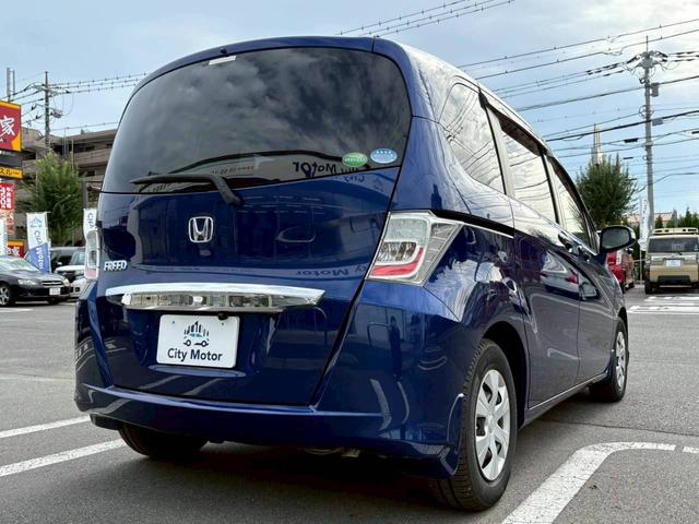 フリード GH 電動スライドドア ナビ TV ETC バックモニター ヘッドライトHID オートライト スマートキー オートエアコン 電動格納ミラー サイドバイザー パワーウィンドウ VSA 純正ホイールキャップ(8枚目)