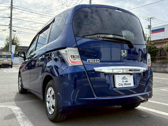 フリード GH 電動スライドドア ナビ TV ETC バックモニター ヘッドライトHID オートライト スマートキー オートエアコン 電動格納ミラー サイドバイザー パワーウィンドウ VSA 純正ホイールキャップ(9枚目)