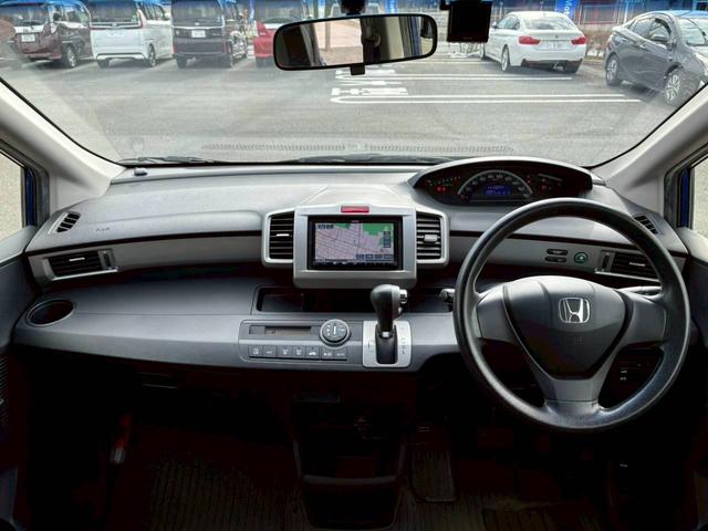 フリード GH 電動スライドドア ナビ TV ETC バックモニター ヘッドライトHID オートライト スマートキー オートエアコン 電動格納ミラー サイドバイザー パワーウィンドウ VSA 純正ホイールキャップ(14枚目)