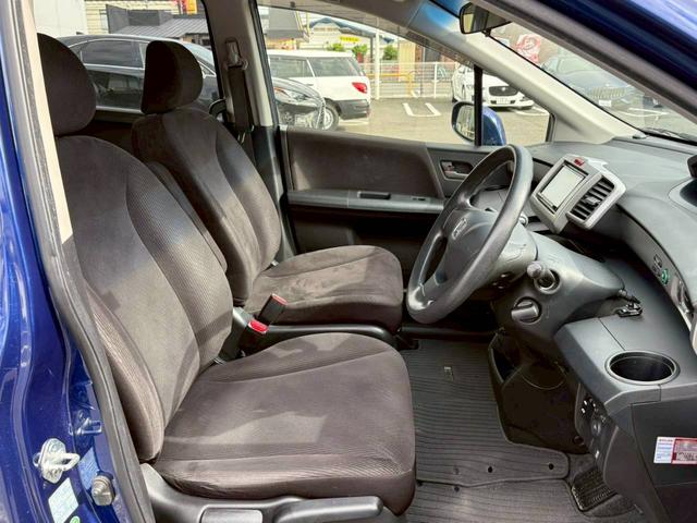 フリード GH 電動スライドドア ナビ TV ETC バックモニター ヘッドライトHID オートライト スマートキー オートエアコン 電動格納ミラー サイドバイザー パワーウィンドウ VSA 純正ホイールキャップ(18枚目)