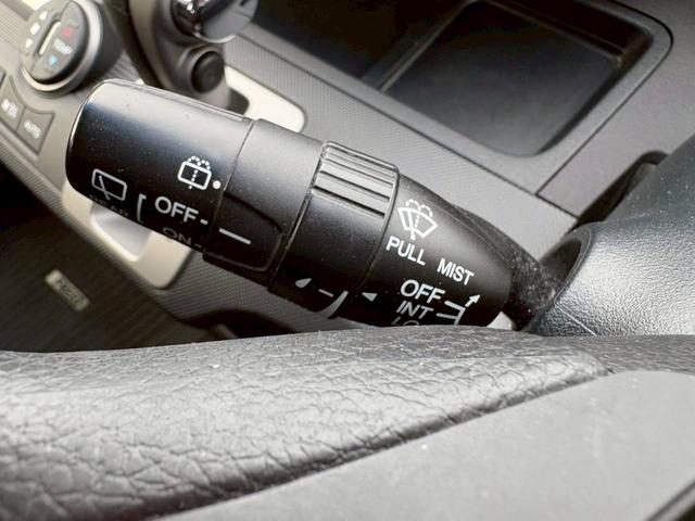 フリード GH 電動スライドドア ナビ TV ETC バックモニター ヘッドライトHID オートライト スマートキー オートエアコン 電動格納ミラー サイドバイザー パワーウィンドウ VSA 純正ホイールキャップ(25枚目)