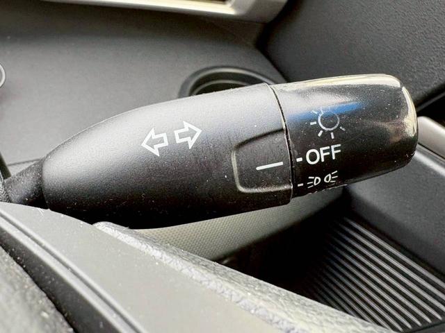 フリード GH 電動スライドドア ナビ TV ETC バックモニター ヘッドライトHID オートライト スマートキー オートエアコン 電動格納ミラー サイドバイザー パワーウィンドウ VSA 純正ホイールキャップ(26枚目)