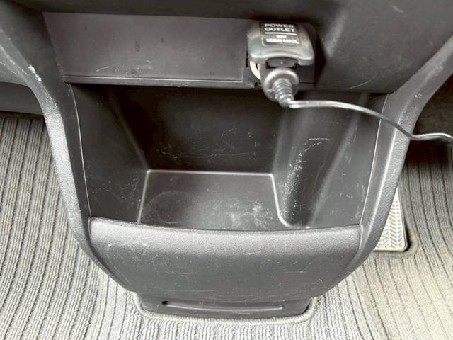 フリード GH 電動スライドドア ナビ TV ETC バックモニター ヘッドライトHID オートライト スマートキー オートエアコン 電動格納ミラー サイドバイザー パワーウィンドウ VSA 純正ホイールキャップ(28枚目)