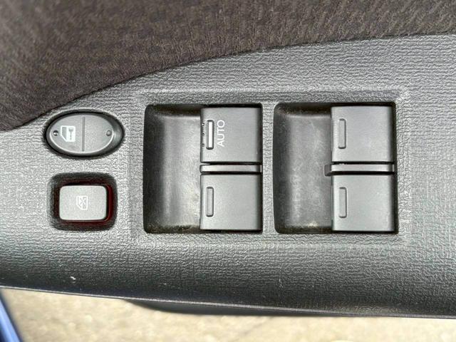 フリード GH 電動スライドドア ナビ TV ETC バックモニター ヘッドライトHID オートライト スマートキー オートエアコン 電動格納ミラー サイドバイザー パワーウィンドウ VSA 純正ホイールキャップ(29枚目)