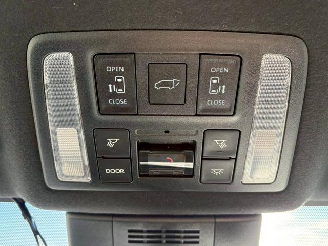 ノア Ｓ－Ｚ　純正ディスプレイオーディオ・セーフティセンス・両側電動スライドドア・パノラミックビューモニター・ＢＳＭ・ユニバーサルステップ・デジタルインナーミラー・シートヒーター・パワーバックドア・ＥＴＣ・純正ＡＷ（12枚目）