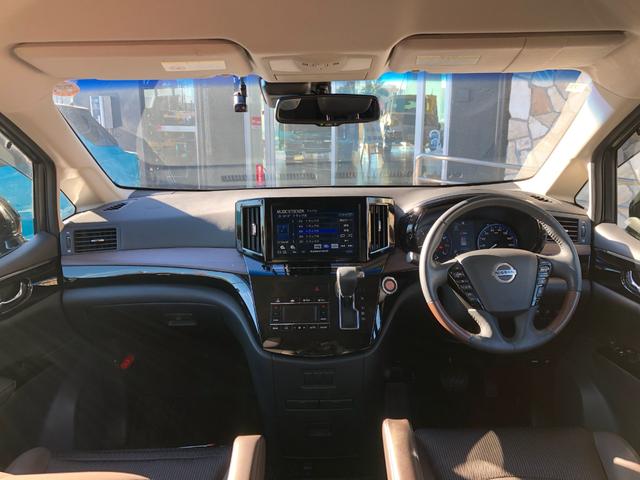 エルグランド ２５０ハイウェイスターＳ　アーバンクロム　純正ナビ／ドラレコ（ナビ連動）／ＥＴＣ／バックカメラ／インテリジェント　アラウンドビューモニター／地デジ／両側パワスラ／クルコン／純正アルミホイール１８インチ／助手席オットマン／プッシュスタート（7枚目）