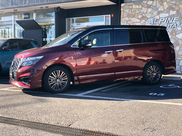 エルグランド ２５０ハイウェイスターＳ　アーバンクロム　純正ナビ／ドラレコ（ナビ連動）／ＥＴＣ／バックカメラ／インテリジェント　アラウンドビューモニター／地デジ／両側パワスラ／クルコン／純正アルミホイール１８インチ／助手席オットマン／プッシュスタート（16枚目）