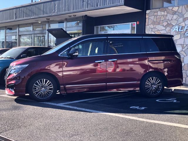 エルグランド ２５０ハイウェイスターＳ　アーバンクロム　純正ナビ／ドラレコ（ナビ連動）／ＥＴＣ／バックカメラ／インテリジェント　アラウンドビューモニター／地デジ／両側パワスラ／クルコン／純正アルミホイール１８インチ／助手席オットマン／プッシュスタート（17枚目）