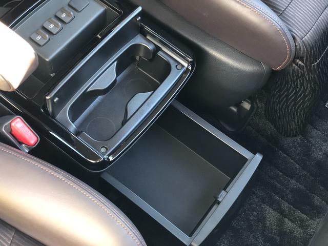 エルグランド ２５０ハイウェイスターＳ　アーバンクロム　純正ナビ／ドラレコ（ナビ連動）／ＥＴＣ／バックカメラ／インテリジェント　アラウンドビューモニター／地デジ／両側パワスラ／クルコン／純正アルミホイール１８インチ／助手席オットマン／プッシュスタート（54枚目）